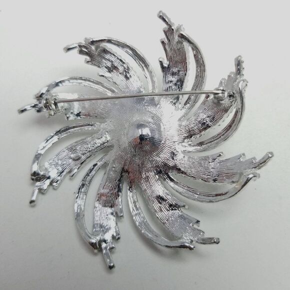 Vintage Sarah Coventry Silver Tone Flower Shape Brooch, Retro 80s Style - Picture 3 of 7